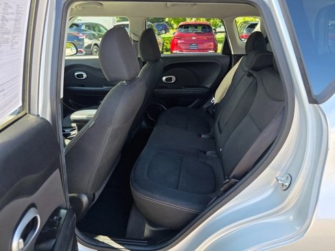 Used 2015 Kia Soul + image 17