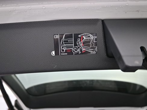 Certified 2024 Volvo XC90 B6 Plus image 32