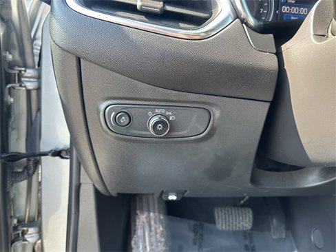 Used 2023 Chevrolet Equinox LT w/ Driver Convenience Package image 29