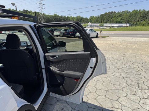 Used 2020 Ford Escape SE image 15