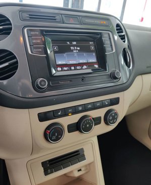 Used 2016 Volkswagen Tiguan S image 17
