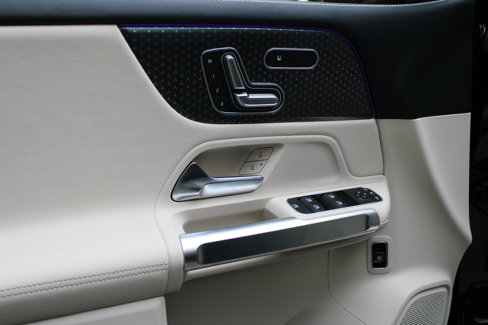 Certified 2025 Mercedes-Benz GLB 250 4MATIC image 19