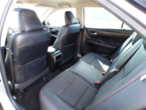Used 2017 Toyota Camry SE image 32