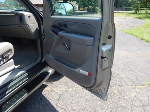 Used 2002 GMC Yukon Denali image 15