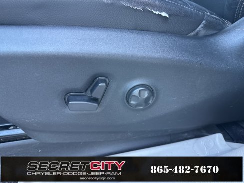 Used 2017 Chrysler Pacifica Touring-L image 22
