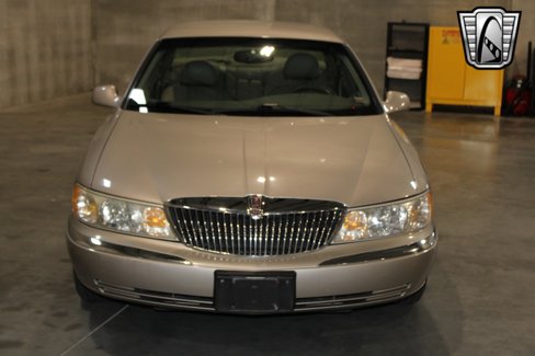 Used 1999 Lincoln Continental image 8