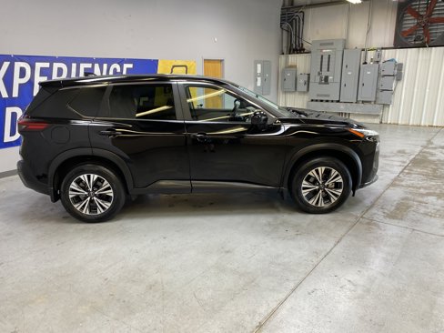 Used 2023 Nissan Rogue SV image 8