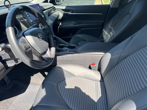 Used 2023 Toyota Camry SE image 7