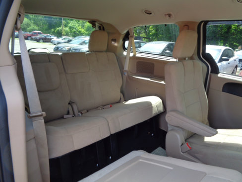 Used 2013 Dodge Grand Caravan SXT image 18