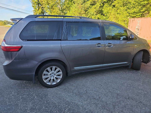 Used 2016 Toyota Sienna XLE Premium image 4