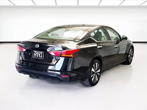 Used 2022 Nissan Altima 2.5 SV image 2