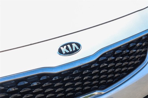 Used 2017 Kia Forte LX image 3