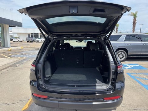 Used 2023 Jeep Grand Cherokee Altitude image 19