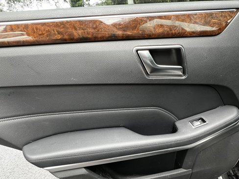 Used 2015 Mercedes-Benz E 250 BlueTEC Sedan image 31
