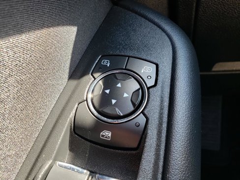 Used 2019 Ford Edge SE image 25