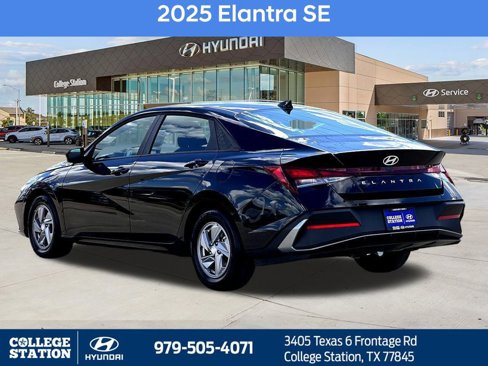 New 2025 Hyundai Elantra SE image 7