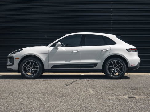 New 2025 Porsche Macan image 2