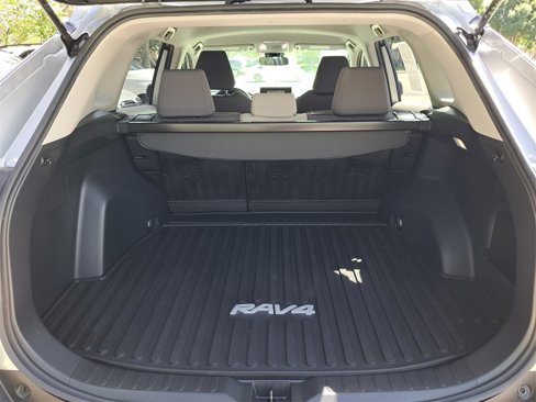 Used 2022 Toyota RAV4 XLE image 12