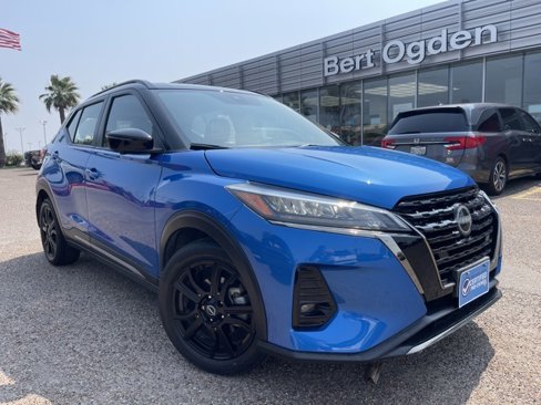 Used 2023 Nissan Kicks SR image 1