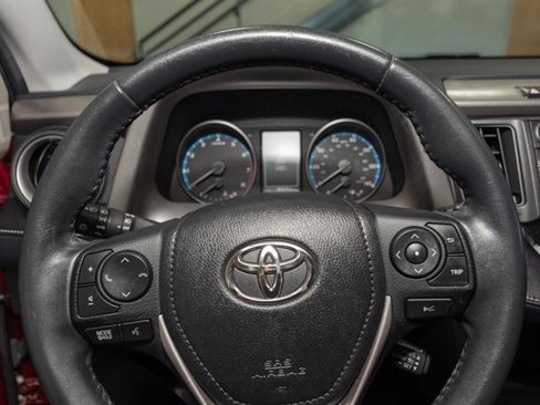 Used 2018 Toyota RAV4 XLE image 10