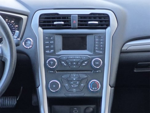 Used 2017 Ford Fusion S image 9