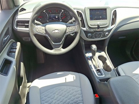 Used 2020 Chevrolet Equinox LT image 2