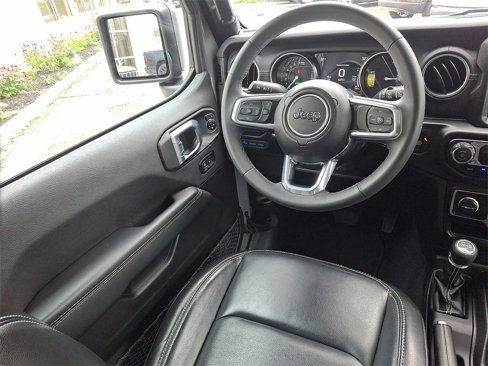 Used 2023 Jeep Wrangler Unlimited Sahara image 15