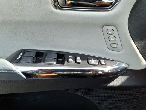 Used 2013 Toyota Avalon Limited image 11