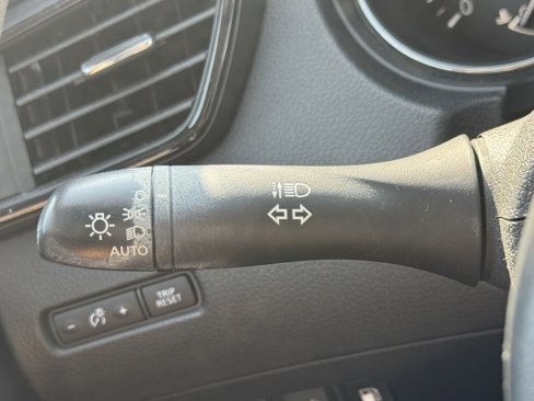 Used 2019 Nissan Rogue SV image 14