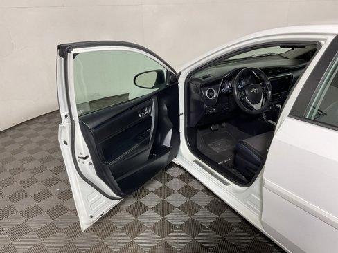 Used 2017 Toyota Corolla L image 16