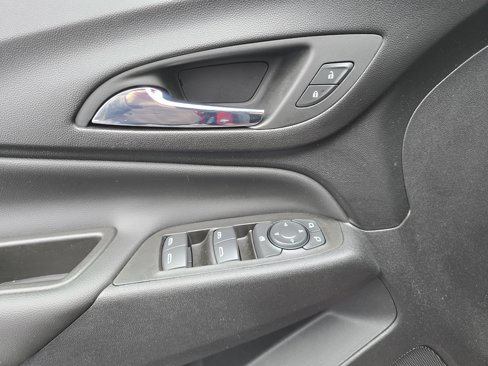 Used 2023 Chevrolet Equinox LT image 28