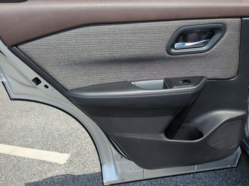 Used 2021 Nissan Rogue SV image 23