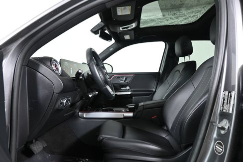 Used 2022 Mercedes-Benz GLB 250 4MATIC image 3