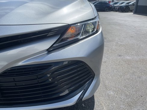 Used 2020 Toyota Camry LE image 9