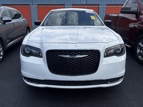 Used 2019 Chrysler 300 Touring w/ Sport Appearance Package image 2