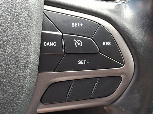 Used 2020 Jeep Cherokee Limited image 22