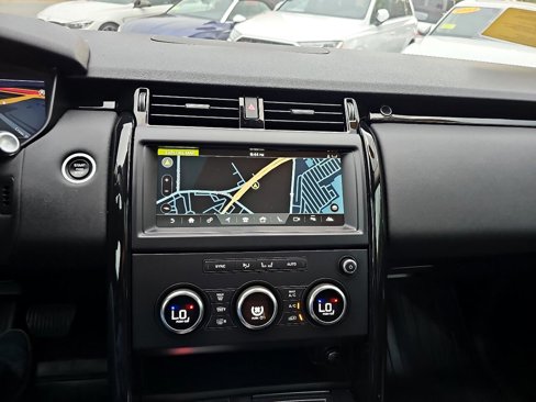 Used 2018 Land Rover Discovery SE image 68