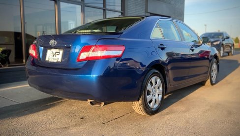 Used 2011 Toyota Camry image 3