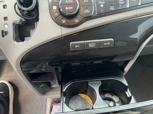 Used 2014 Toyota Sienna LE image 14