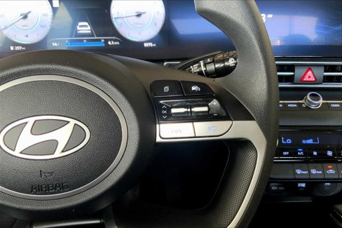 Used 2024 Hyundai Elantra SEL image 23
