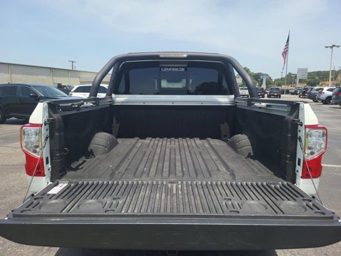 Used 2023 Nissan Titan SV w/ SV Convenience Package image 11