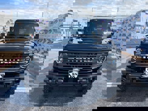 Certified 2024 Ford Bronco Black Diamond image 3