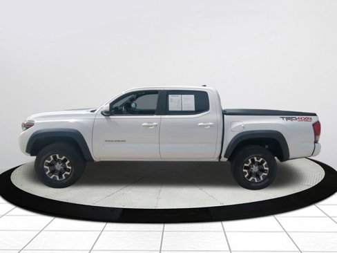 Used 2017 Toyota Tacoma TRD Off-Road image 6