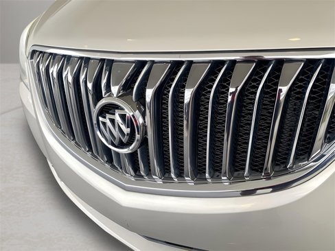 Used 2017 Buick Enclave Leather image 2