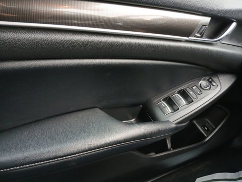 Used 2018 Honda Accord Sport image 24