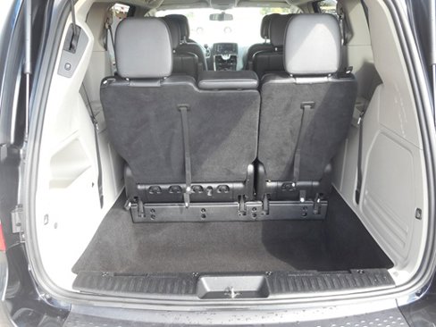 Used 2015 Chrysler Town & Country Touring image 7