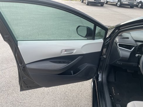 Used 2021 Toyota Corolla LE image 16
