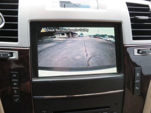 Used 2011 Cadillac Escalade ESV Premium image 27