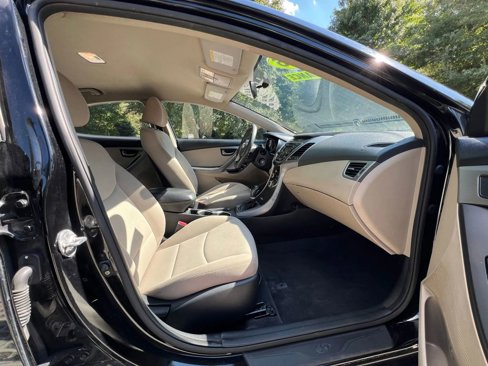 Used 2016 Hyundai Elantra SE image 12