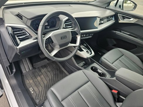 Used 2024 Audi Q4 e-tron Premium Plus image 2